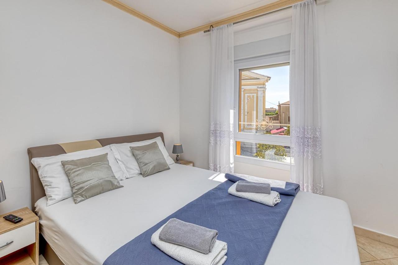 Rooms On Liberty Square Porec Bagian luar foto
