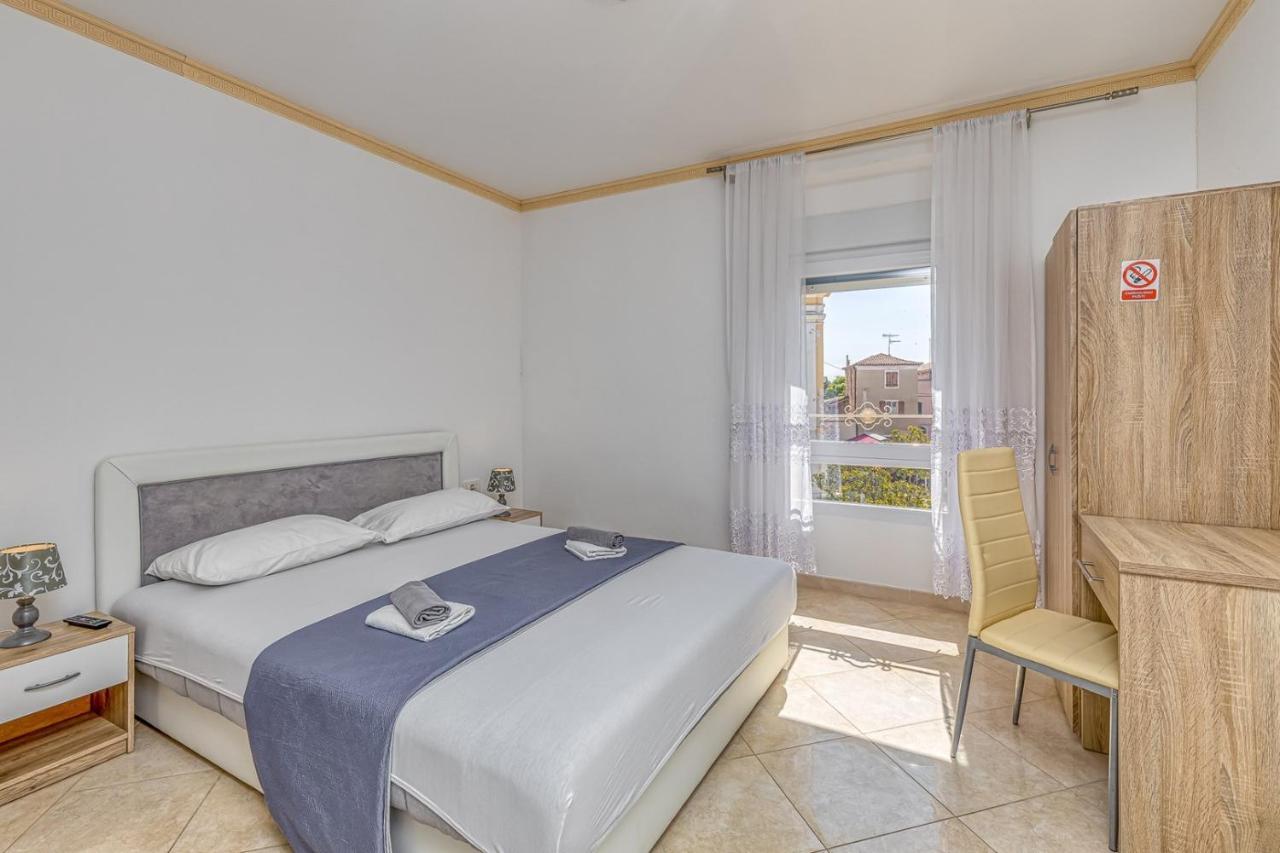 Rooms On Liberty Square Porec Bagian luar foto