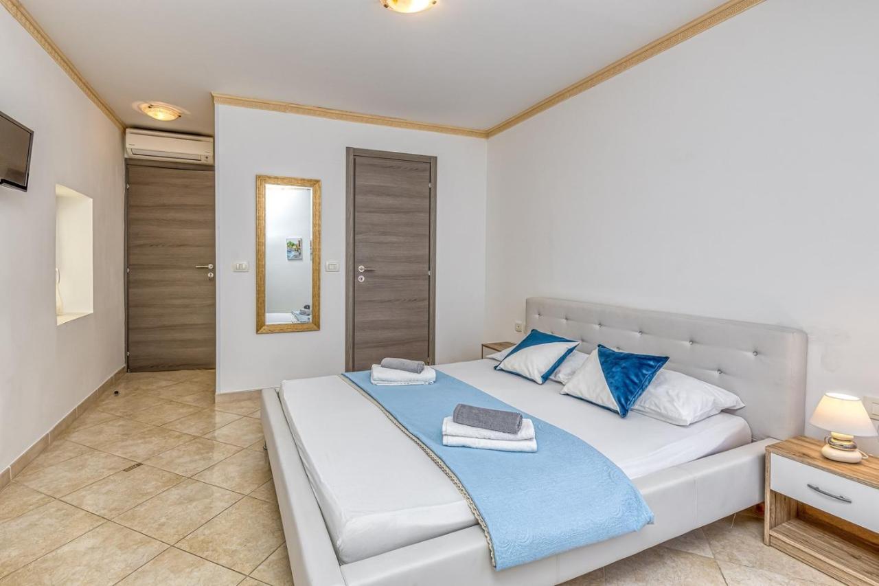 Rooms On Liberty Square Porec Bagian luar foto
