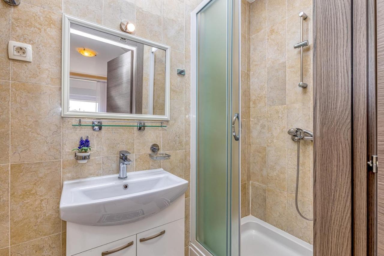 Rooms On Liberty Square Porec Bagian luar foto