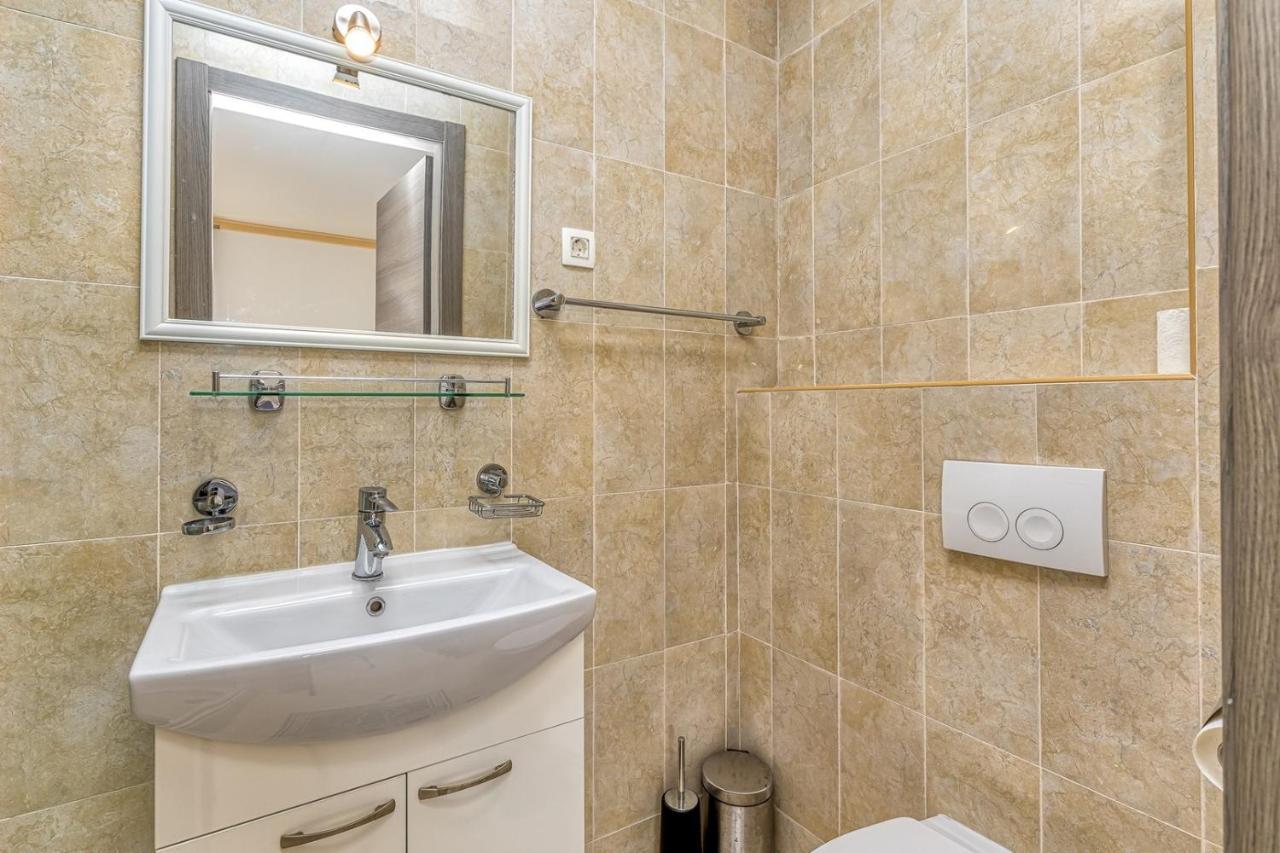 Rooms On Liberty Square Porec Bagian luar foto